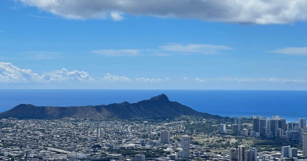 タンタラスの丘の頂上にある州立公園プウ・ウアラカア