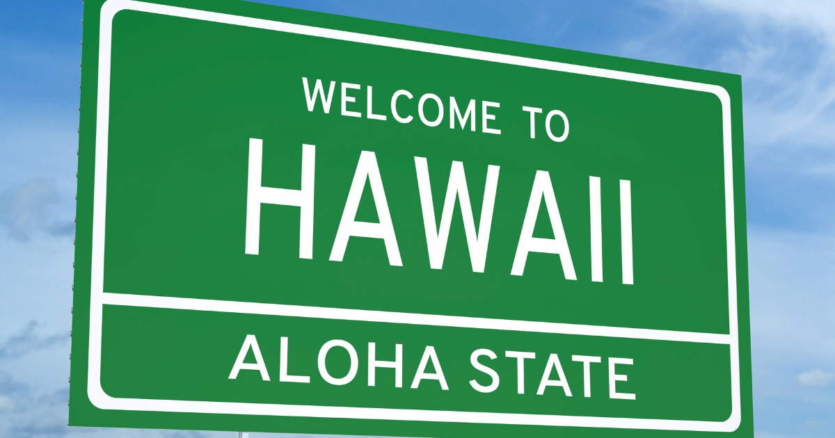 ハワイとかかれた緑色の看板