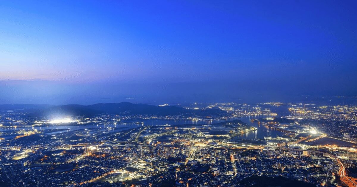 北九州市の皿倉山から見た夜景、日本新三大夜景ランキング1位の絶景。